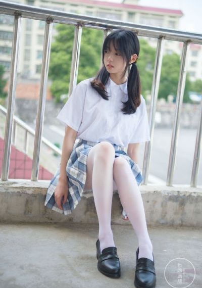 年轻的女邻居_在线观看免费电影
